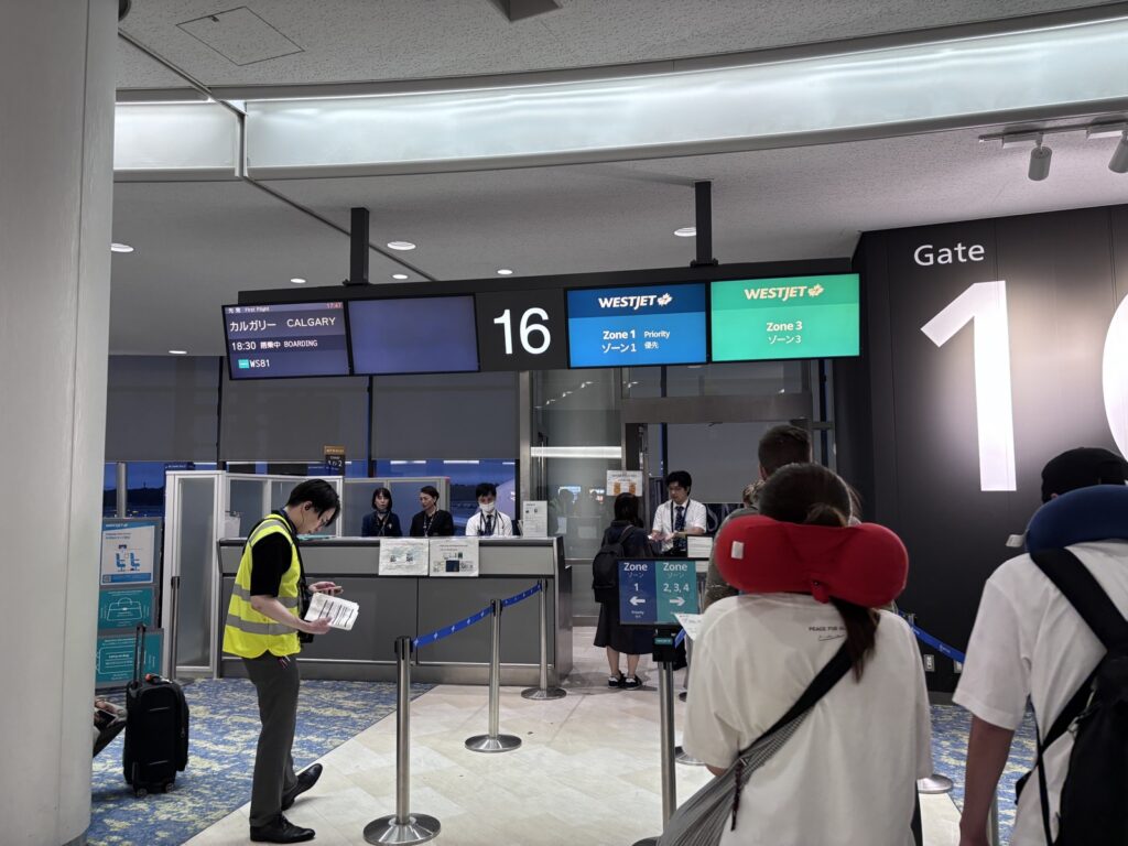 成田空港 16番ゲートで搭乗開始(ゾーン1から順番に)